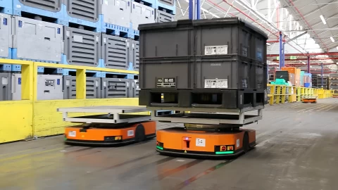 快仓 X 斯特兰蒂斯（Stellantis）