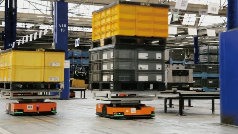 人工智能驱动的自动化：移动机器人作为绿色制造的催化剂